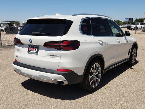 White 2025 BMW X5 PHEV xDrive50e