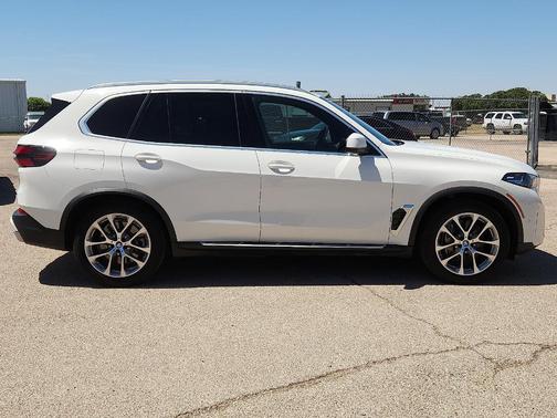 Alpine White 2025 BMW X5 PHEV xDrive50e