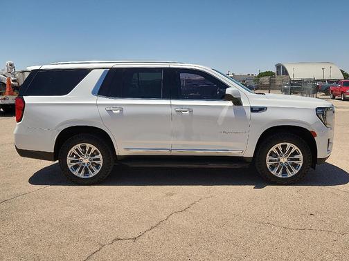 White 2023 GMC Yukon SLT