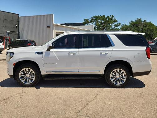 White 2023 GMC Yukon SLT