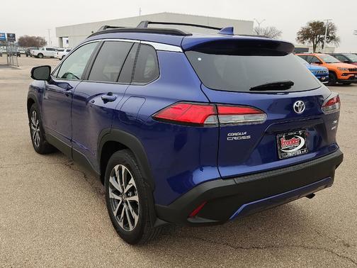 2024 Toyota Corolla Cross XLE