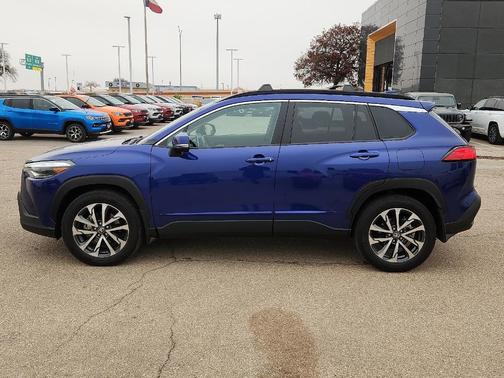 2024 Toyota Corolla Cross XLE