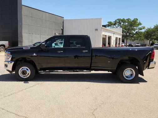 Diamond Black 2026 RAM 3500 Tradesman