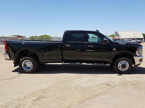 Diamond Black 2026 RAM 3500 Tradesman