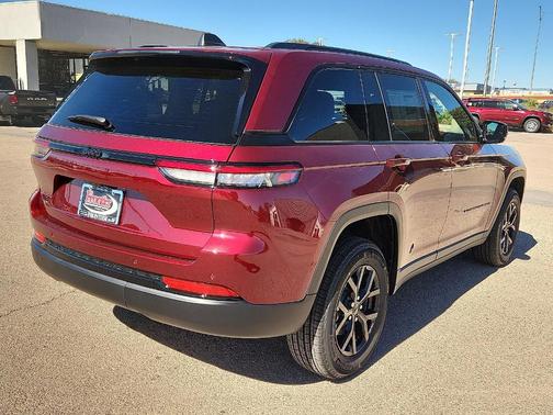 2025 Jeep Grand Cherokee Laredo