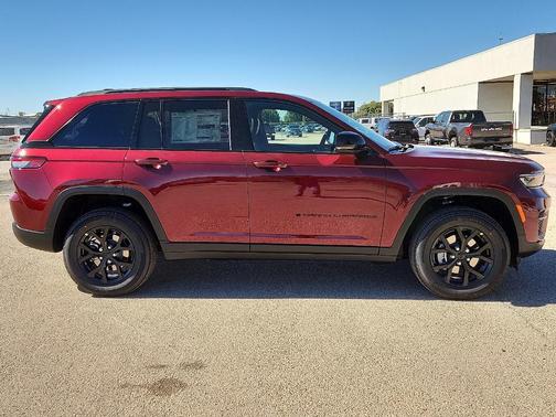 2025 Jeep Grand Cherokee Laredo