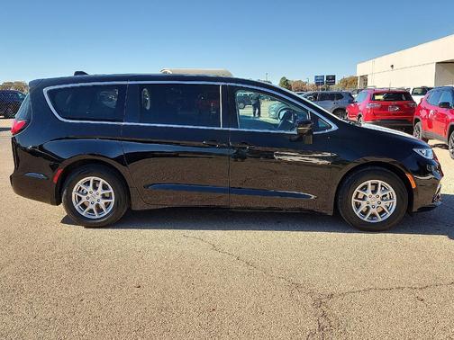2024 Chrysler Pacifica Touring-L