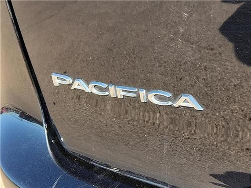 2024 Chrysler Pacifica Touring-L