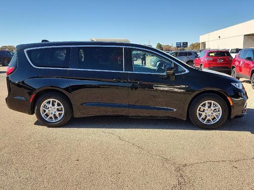 2024 Chrysler Pacifica Touring-L