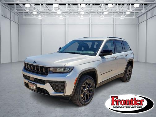 Silver Zynith 2026 Jeep Grand Cherokee Laredo SUV