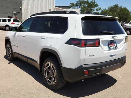 Bright White Clearcoat 2026 Jeep Cherokee LAREDO/LIMITED