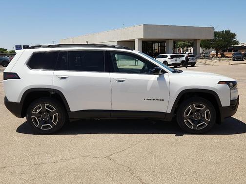 Bright White Clearcoat 2026 Jeep Cherokee LAREDO/LIMITED