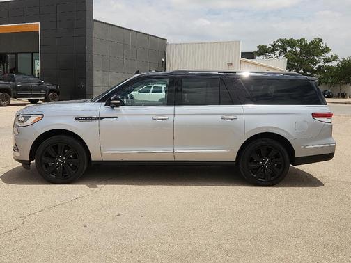 Silver Radiance 2023 Lincoln Navigator L Black Label