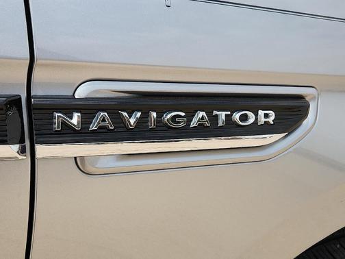 Silver Radiance 2023 Lincoln Navigator L Black Label
