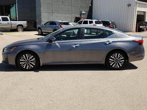 Gun Metallic 2024 Nissan Altima 2.5 SV