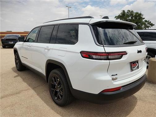 Bright White Clearcoat 2026 Jeep Grand Cherokee Laredo