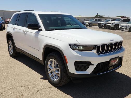 Bright White Clearcoat 2026 Jeep Grand Cherokee Laredo X 4x4