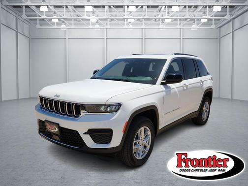 Bright White Clearcoat 2026 Jeep Grand Cherokee Laredo X 4x4
