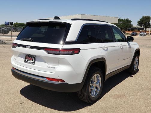 Bright White Clearcoat 2026 Jeep Grand Cherokee Laredo X 4x4