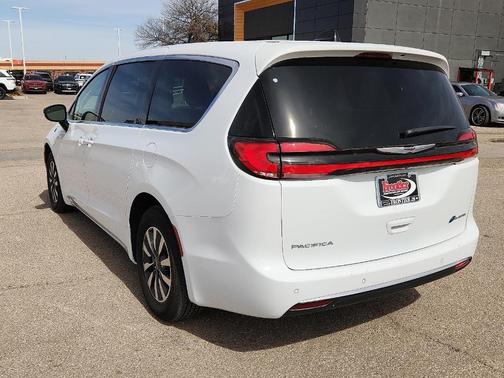 2024 Chrysler Pacifica Hybrid Select
