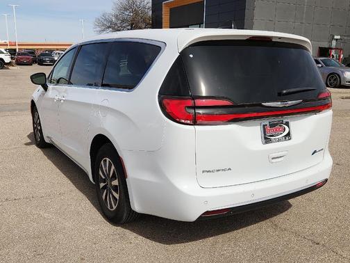 2024 Chrysler Pacifica Hybrid Select