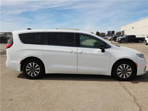 2024 Chrysler Pacifica Hybrid Select