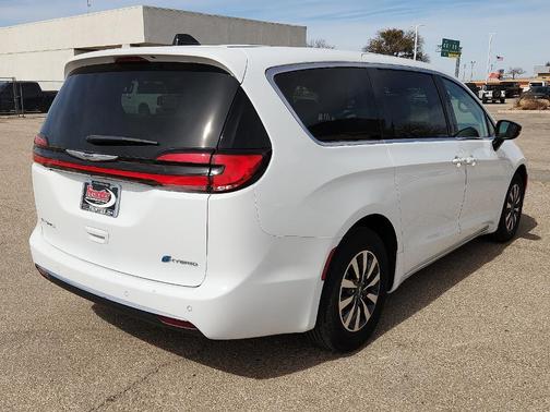 2024 Chrysler Pacifica Hybrid Select