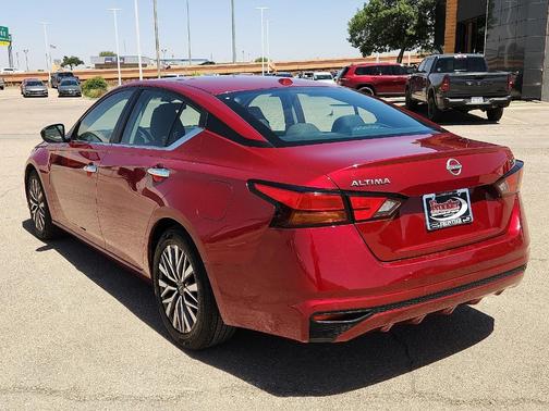 Scarlet Ember 2024 Nissan Altima 2.5 SV