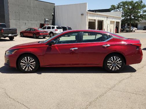 Scarlet Ember 2024 Nissan Altima 2.5 SV