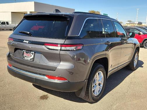 Metallic 2025 Jeep Grand Cherokee Laredo