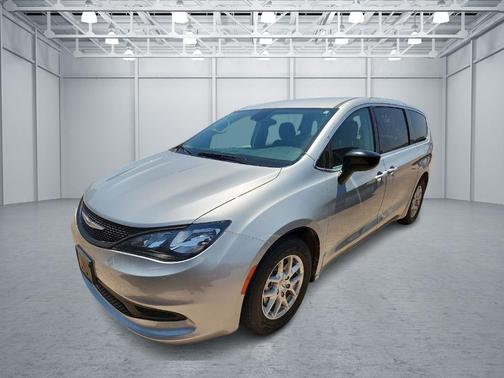 Silver Mist 2024 Chrysler Voyager LX