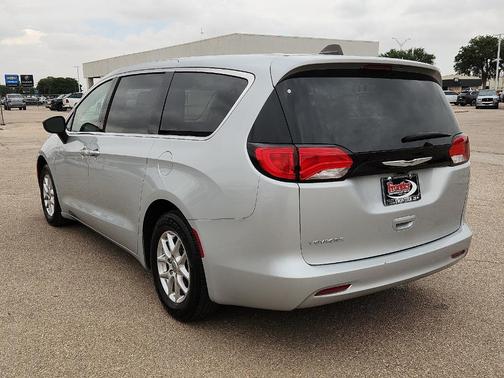 Silver Mist 2024 Chrysler Voyager LX