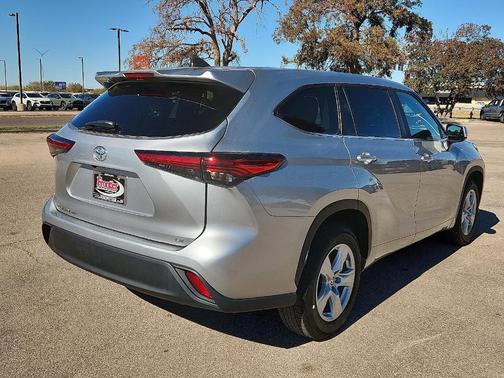 2023 Toyota Highlander LE