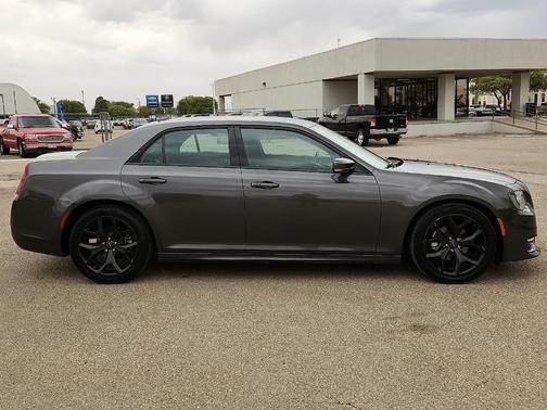 Granite Crystal 2022 Chrysler 300 Touring L