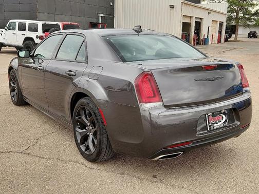 Granite Crystal 2022 Chrysler 300 Touring L