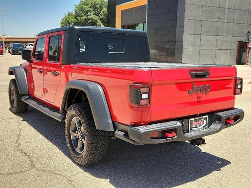 Firecracker Red Clearcoat 2023 Jeep Gladiator Rubicon
