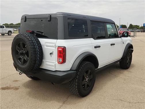 Oxford White 2024 Ford Bronco Black Diamond