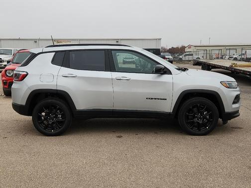 Silver Zynith 2026 Jeep Compass Latitude