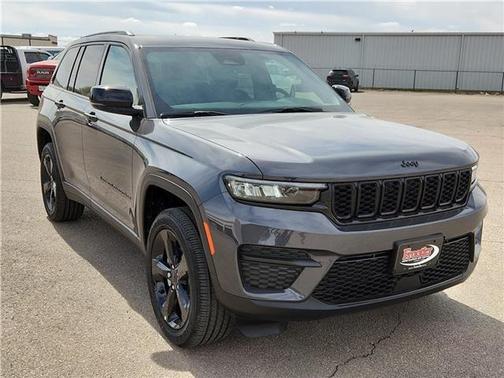2025 Jeep Grand Cherokee Laredo