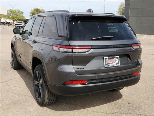 2025 Jeep Grand Cherokee Laredo