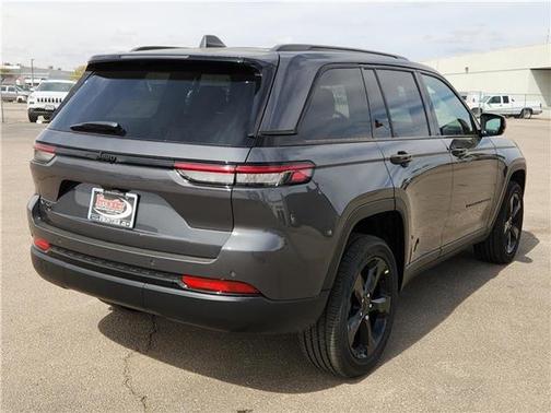 2025 Jeep Grand Cherokee Laredo