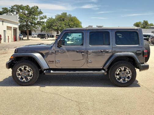 Granite Crystal Clearcoat Metallic 2026 Jeep Wrangler Sahara