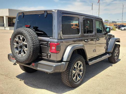 Granite Crystal Clearcoat Metallic 2026 Jeep Wrangler Sahara