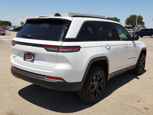 Bright White Clearcoat 2026 Jeep Grand Cherokee Laredo