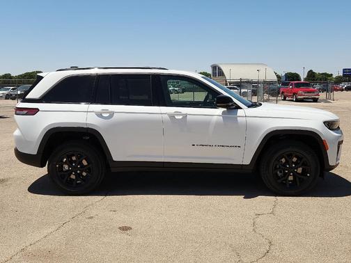 Bright White Clearcoat 2026 Jeep Grand Cherokee Laredo