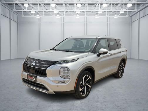 Black 2024 Mitsubishi Outlander SE