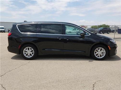 2023 Chrysler Pacifica Touring-L