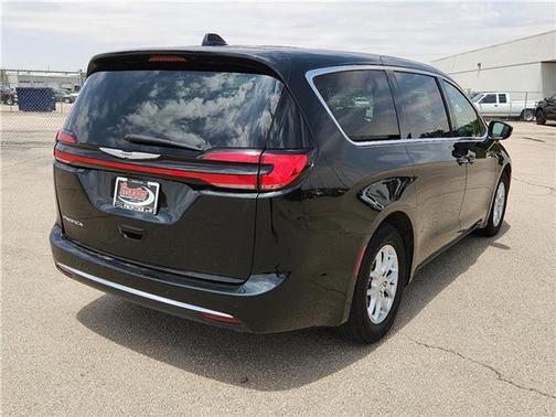 2023 Chrysler Pacifica Touring-L