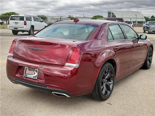 2022 Chrysler 300 Touring L