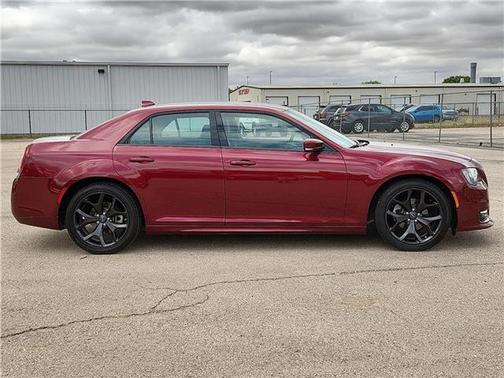 2022 Chrysler 300 Touring L